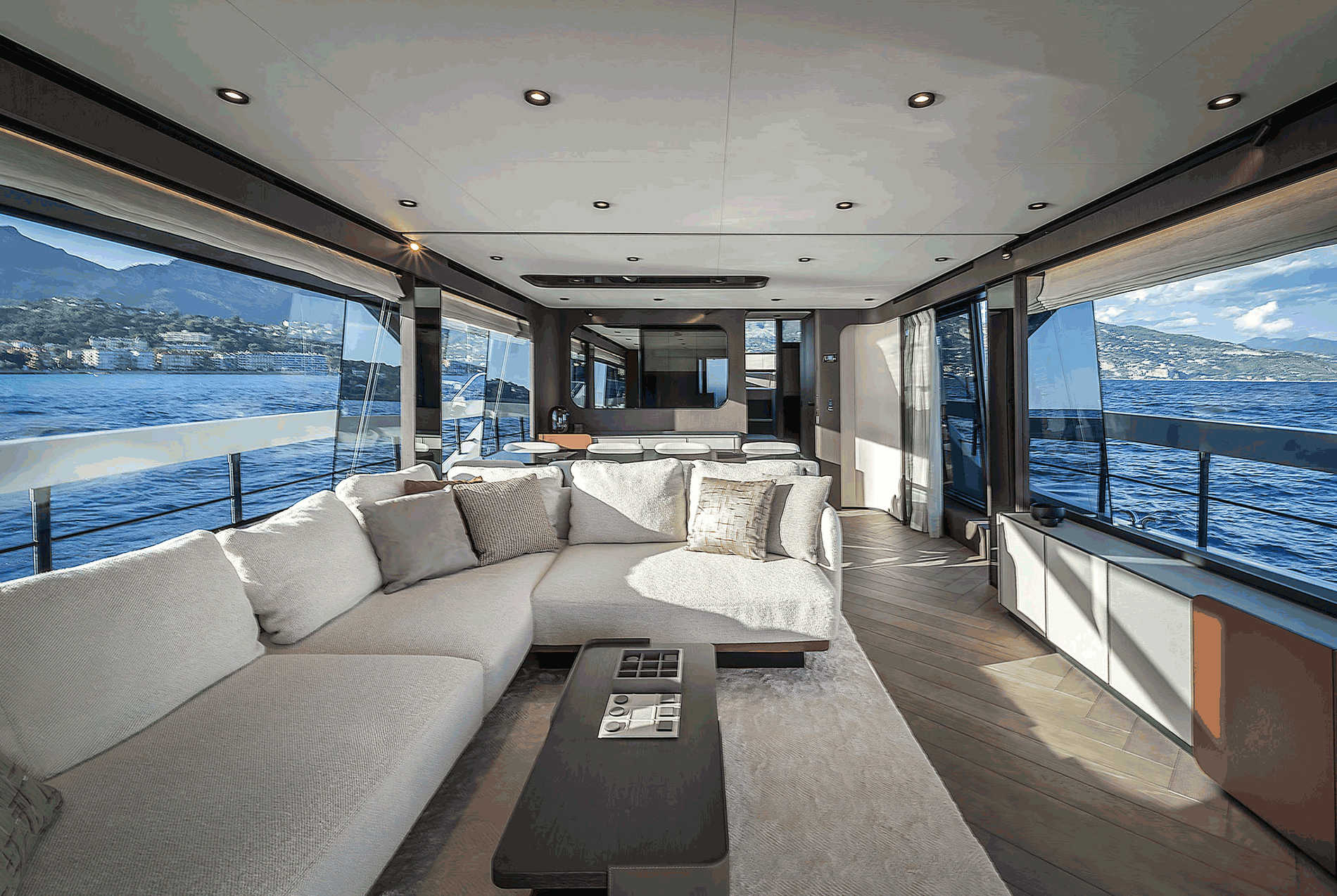Ferretti Yachts 800 